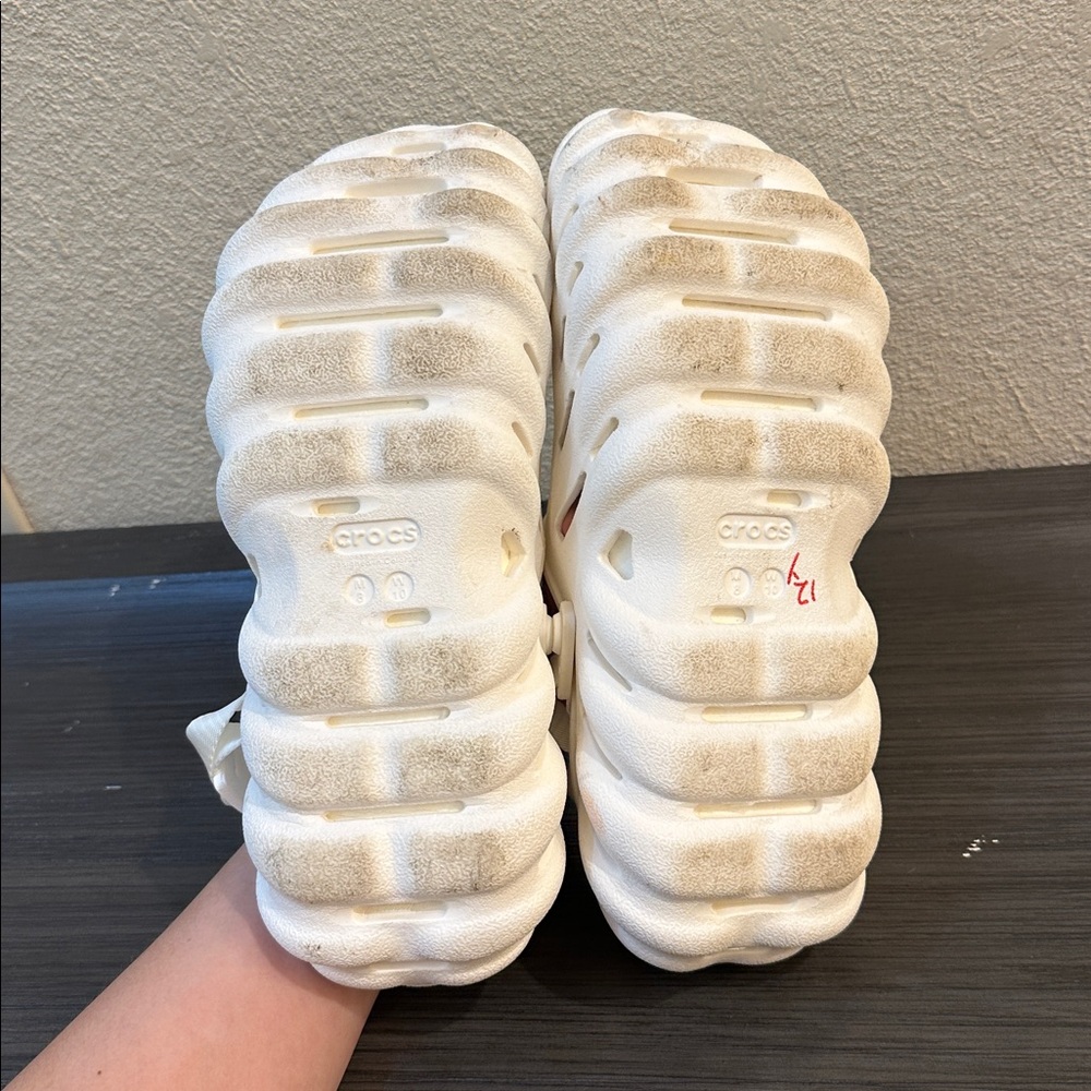 CROCS Breathable White Sandal-Clogs Size Women’s 10–Men’s 8 - Picture 7 of 8